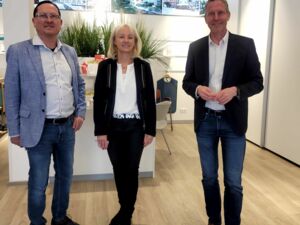 Geschäftsführerin Annette Gunser und Geschäftsführer Armin Gunser mit Jochen Haußmann MdL